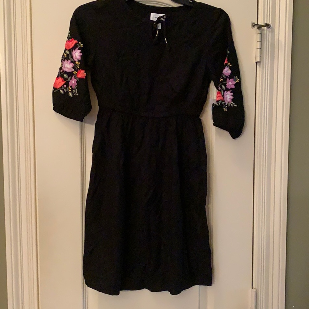 Black girls dress with flower sleeves